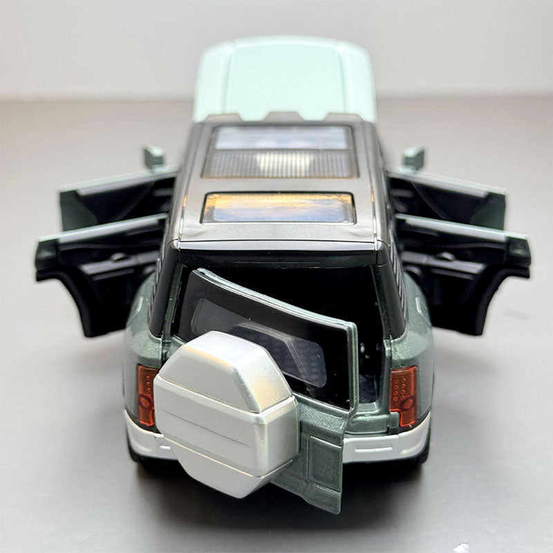 1:32 Scale Alloy Car Model Toy with Acousto-Optic Function